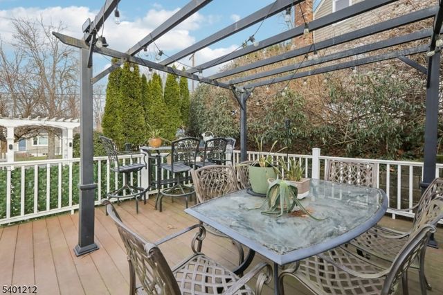 4 Brookview Dr, Woodland Park, NJ 07424