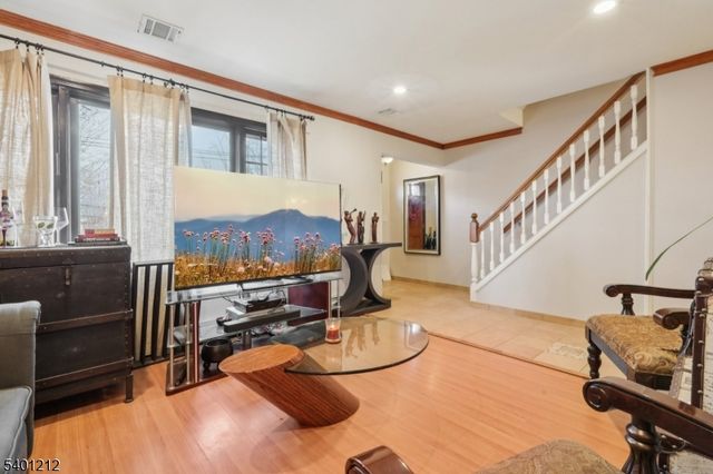 4 Brookview Dr, Woodland Park, NJ 07424