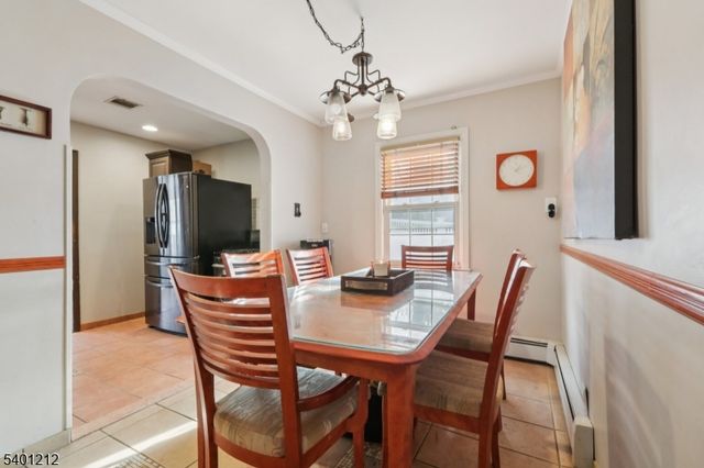 4 Brookview Dr, Woodland Park, NJ 07424