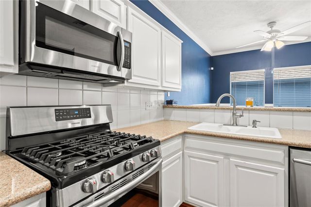 1289 El Camino Village Drive, Houston, TX 77058