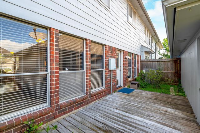 1289 El Camino Village Drive, Houston, TX 77058