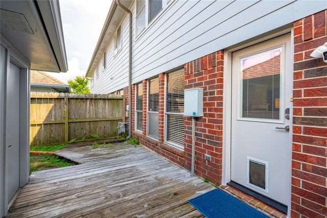 1289 El Camino Village Drive, Houston, TX 77058