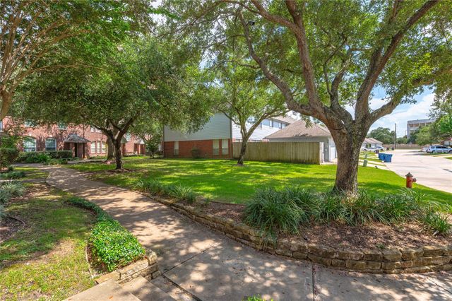 1289 El Camino Village Drive, Houston, TX 77058