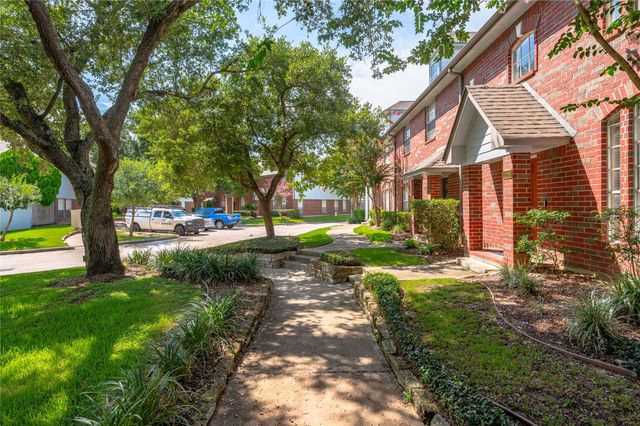 1289 El Camino Village Drive, Houston, TX 77058
