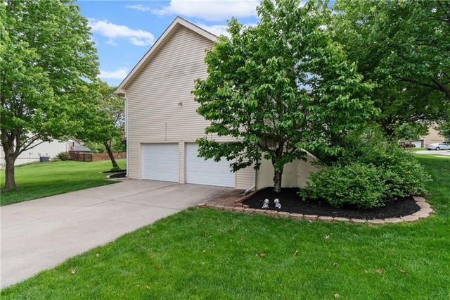 8903 NE 109TH Street, Kansas City, MO 64157