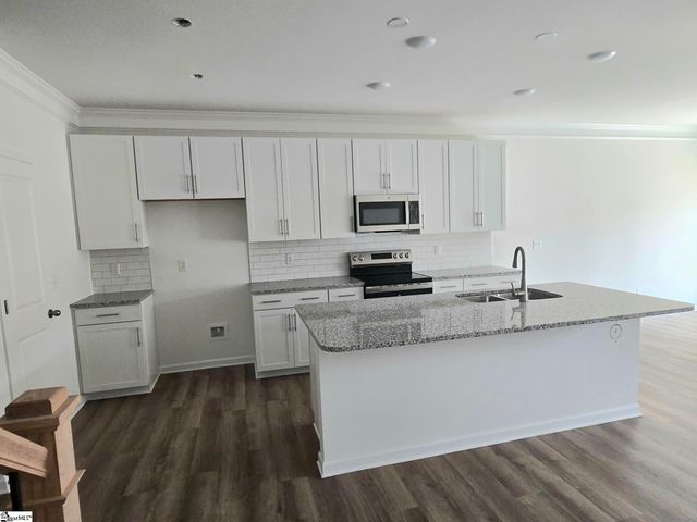 605 Autumn Lake Road, Simpsonville, SC 29681