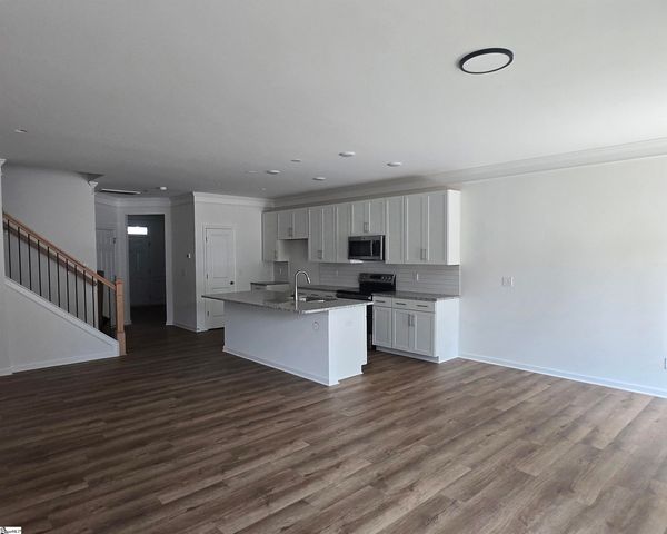 605 Autumn Lake Road, Simpsonville, SC 29681