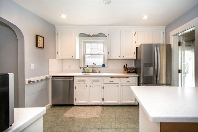 14 Sumner Ave, Braintree, MA 02184