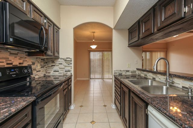 17417 Red Oak Drive 133, Houston, TX 77090