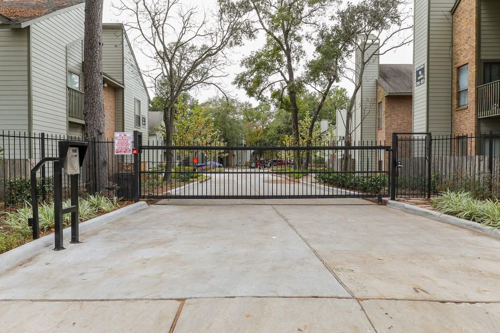 17417 Red Oak Drive 133, Houston, TX 77090