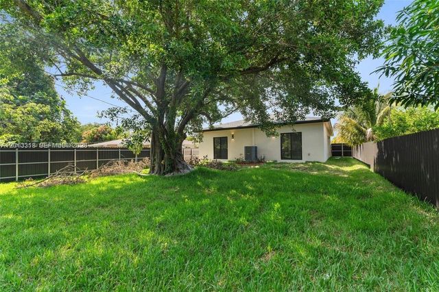 233 NW 120th St, Miami, FL 33168