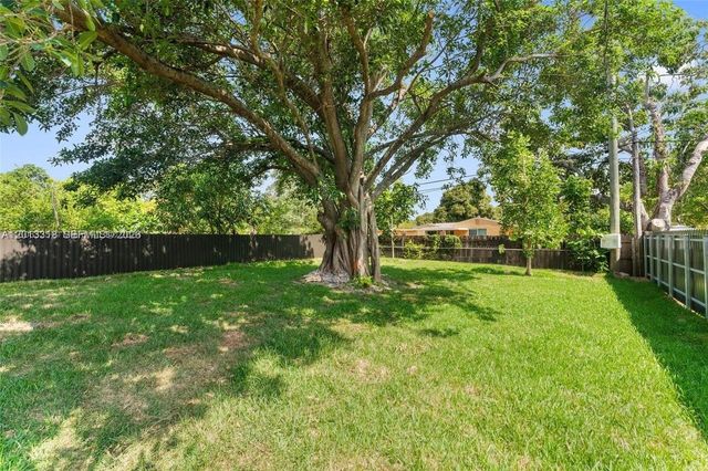 233 NW 120th St, Miami, FL 33168