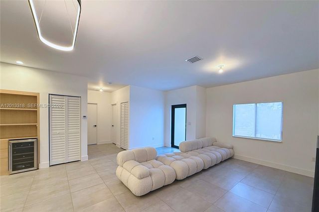 233 NW 120th St, Miami, FL 33168