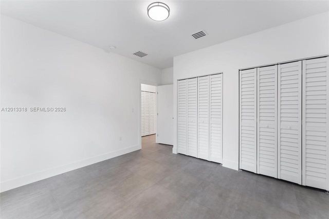 233 NW 120th St, Miami, FL 33168