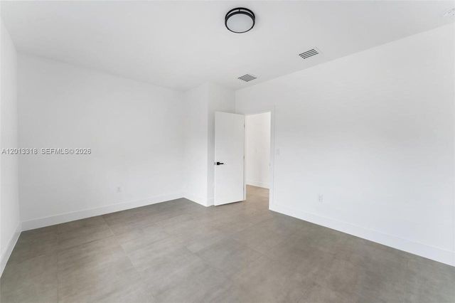 233 NW 120th St, Miami, FL 33168