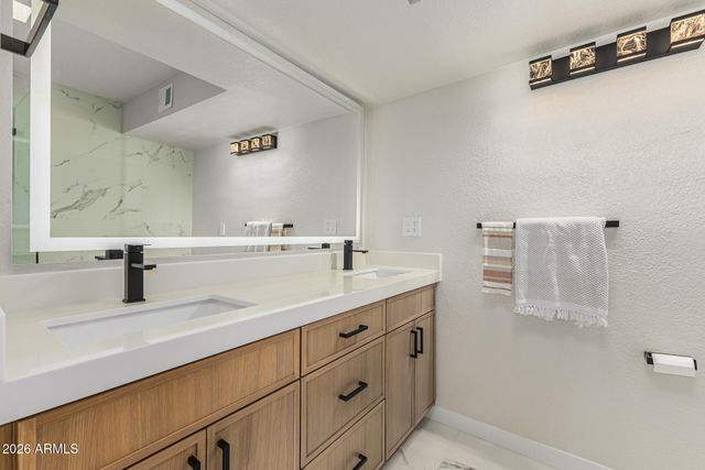 11801 N 37TH Way, Phoenix, AZ 85028