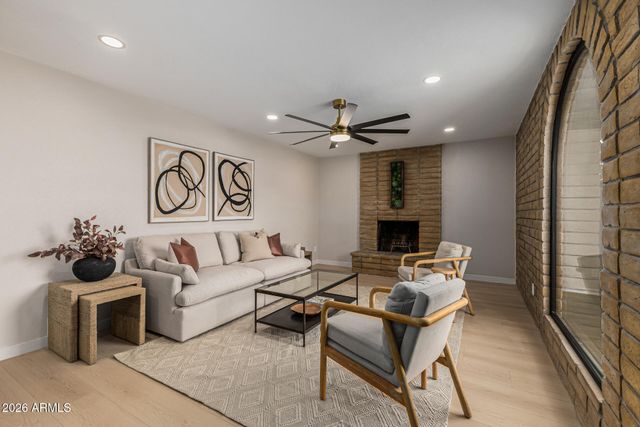 11801 N 37TH Way, Phoenix, AZ 85028