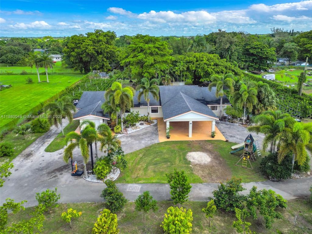 18475 SW 206th St, Miami, FL 33187