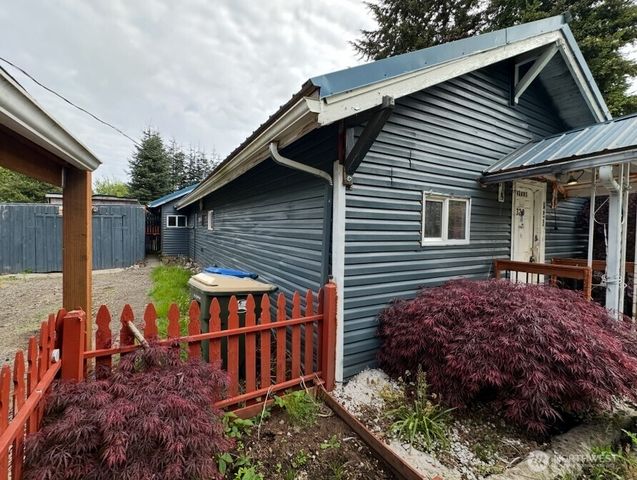 320 Queen Avenue, Pe Ell, WA 98572