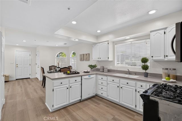 300 W Laurel Avenue, Sierra Madre, CA 91024