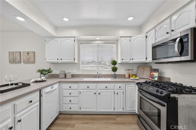 300 W Laurel Avenue, Sierra Madre, CA 91024
