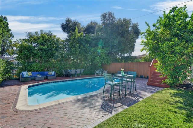 300 W Laurel Avenue, Sierra Madre, CA 91024