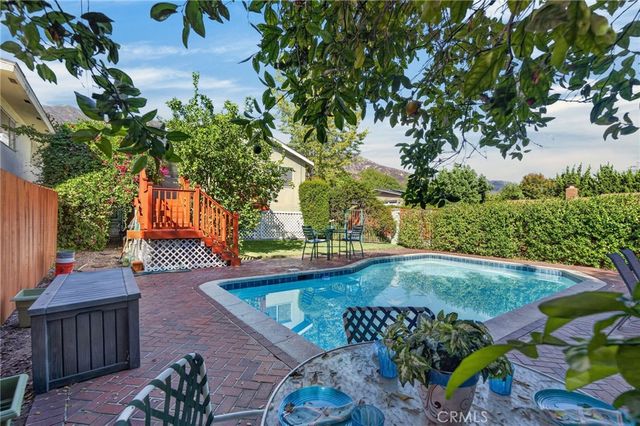 300 W Laurel Avenue, Sierra Madre, CA 91024