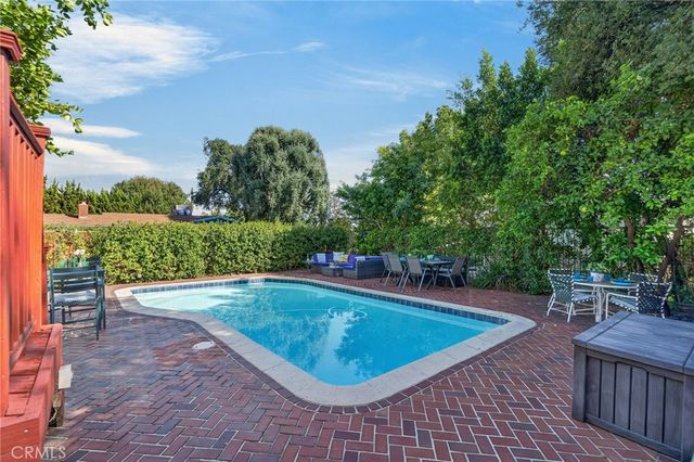 300 W Laurel Avenue, Sierra Madre, CA 91024