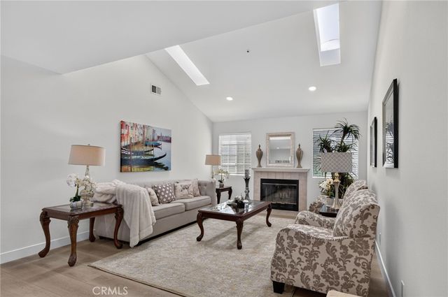 300 W Laurel Avenue, Sierra Madre, CA 91024