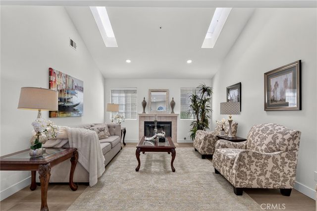 300 W Laurel Avenue, Sierra Madre, CA 91024