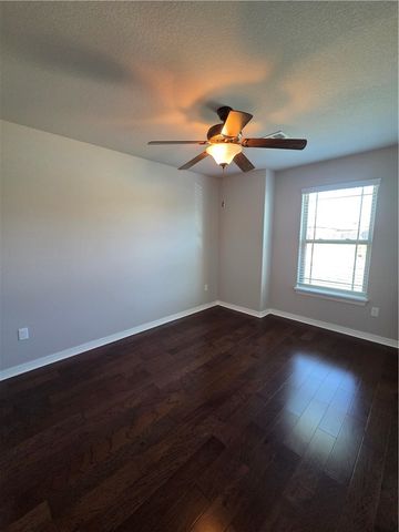 404 W Gillian Avenue, Rogers, AR 72758