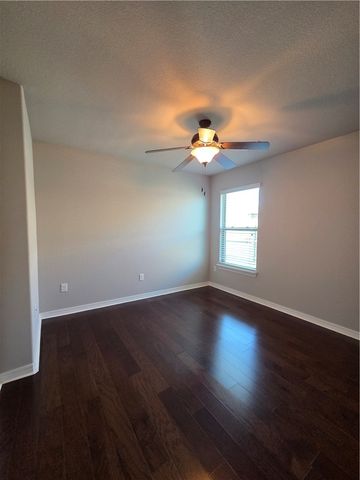 404 W Gillian Avenue, Rogers, AR 72758