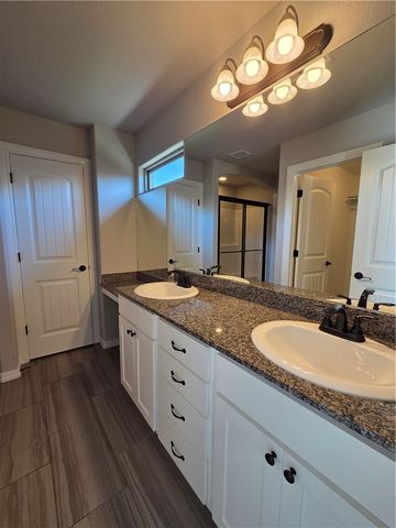 404 W Gillian Avenue, Rogers, AR 72758