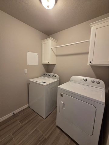 404 W Gillian Avenue, Rogers, AR 72758