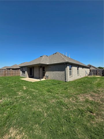 404 W Gillian Avenue, Rogers, AR 72758