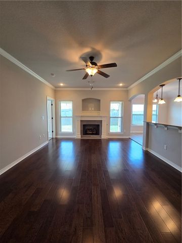 404 W Gillian Avenue, Rogers, AR 72758