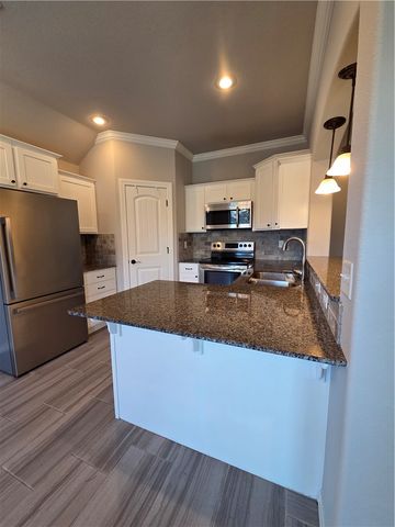 404 W Gillian Avenue, Rogers, AR 72758
