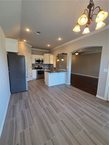 404 W Gillian Avenue, Rogers, AR 72758