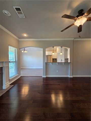 404 W Gillian Avenue, Rogers, AR 72758