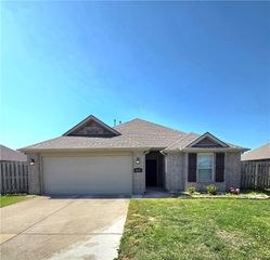 404 W Gillian Avenue, Rogers, AR 72758