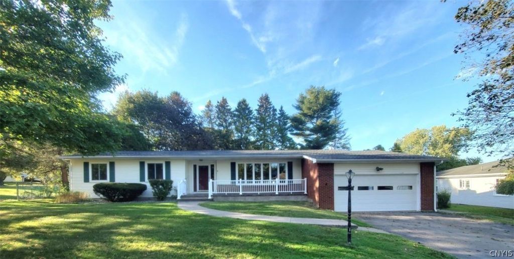 6 Indian Mound Drive, Whitestown, NY 13492