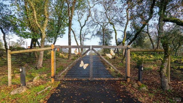 2789 Bardy Rd, Santa Rosa, CA 95404