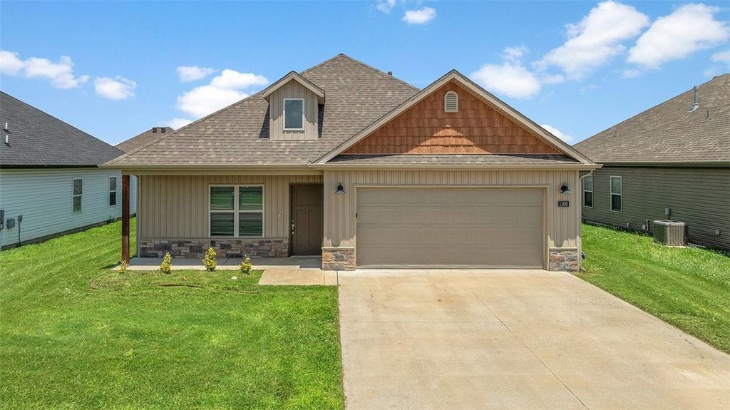1100 Pebble Pass, Centerton, AR 72719