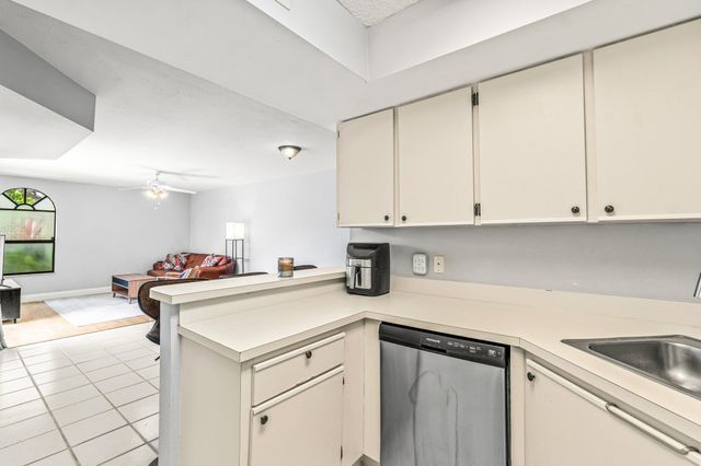 3900 Village Drive D, Delray Beach, FL 33445