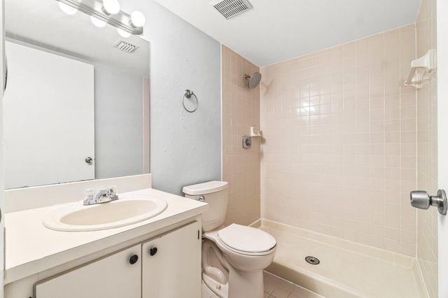 3900 Village Drive D, Delray Beach, FL 33445