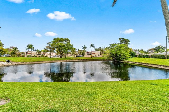 3900 Village Drive D, Delray Beach, FL 33445