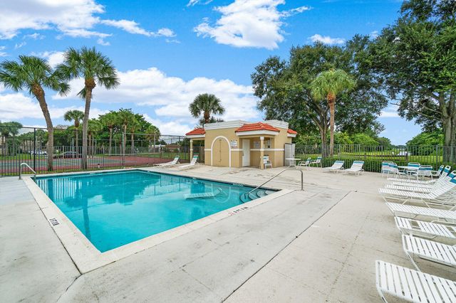 3900 Village Drive D, Delray Beach, FL 33445