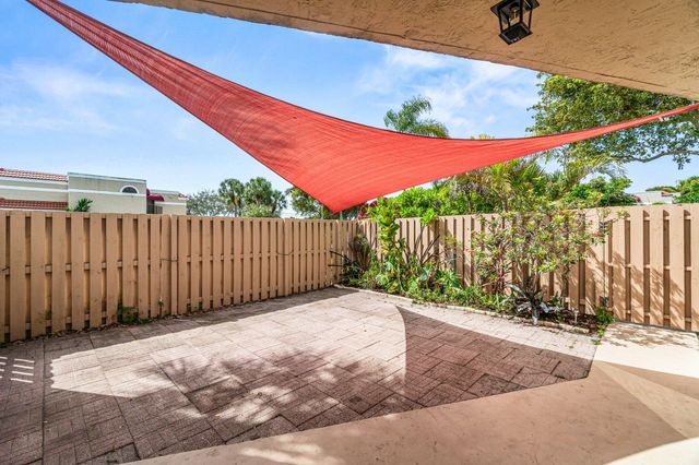 3900 Village Drive D, Delray Beach, FL 33445