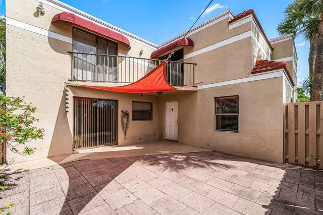 3900 Village Drive D, Delray Beach, FL 33445