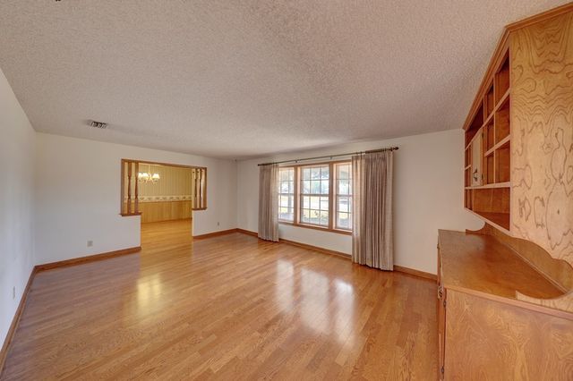 209 E Marfa Ave, Alpine, TX 79830